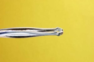 Pinza para sacar las cejas