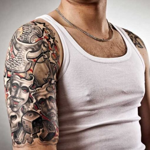 Hombre con tatuaje