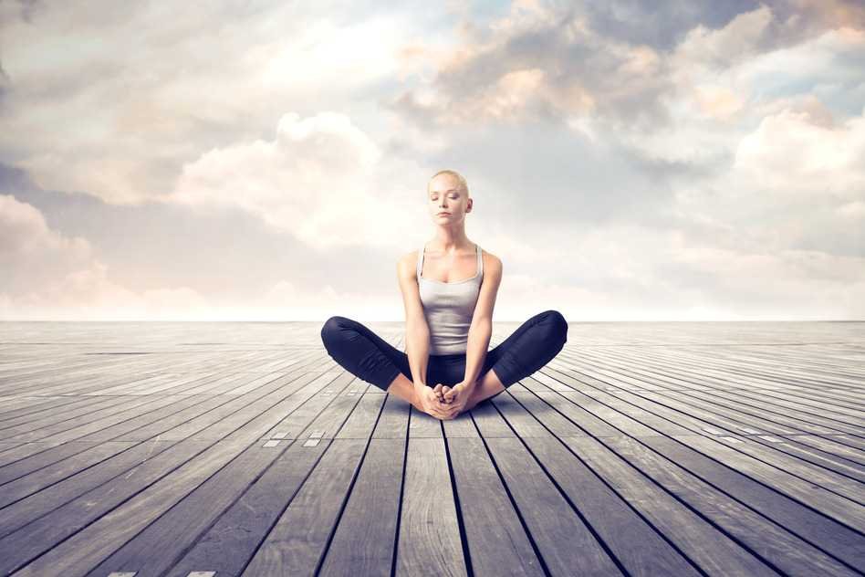 Mujer meditando