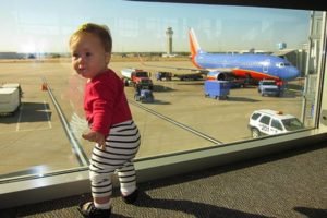 Consejos viaje avion con bebe